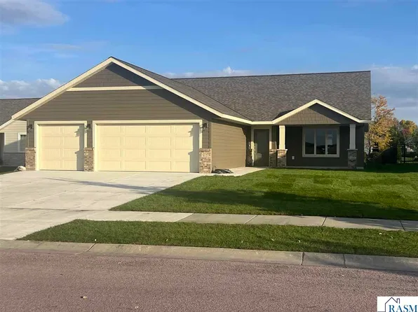 512 Torrey Pines Dr, Mankato, MN 56001