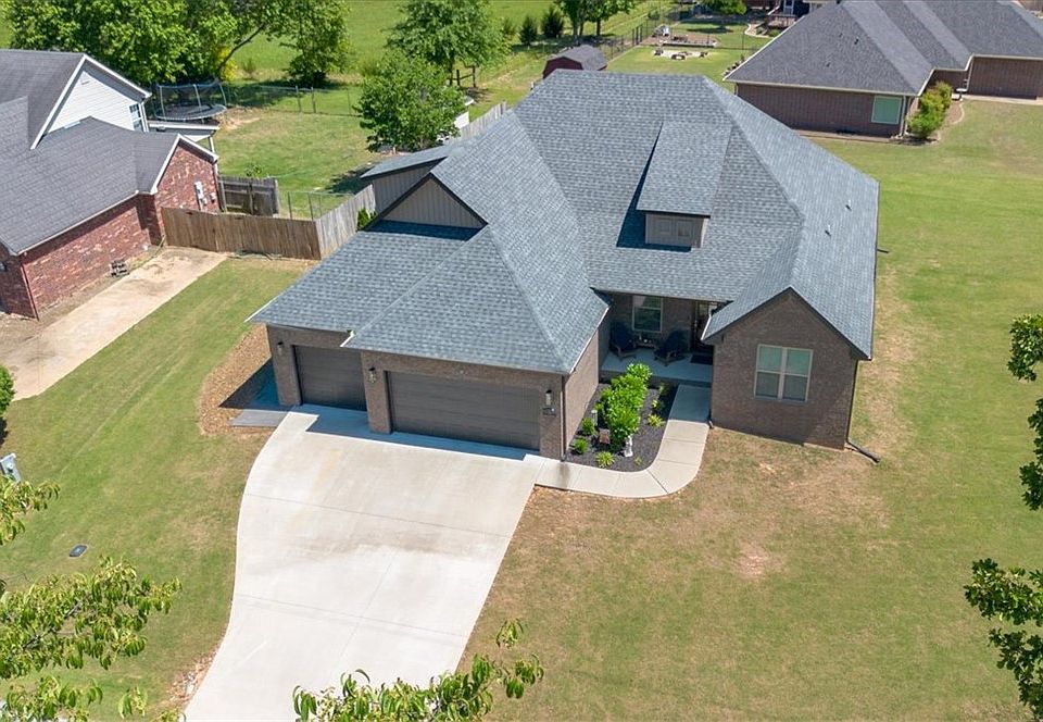 1st image of 65 Taylor Dr