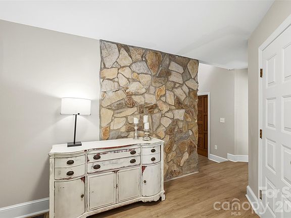 5th image of 229 Cari Ln