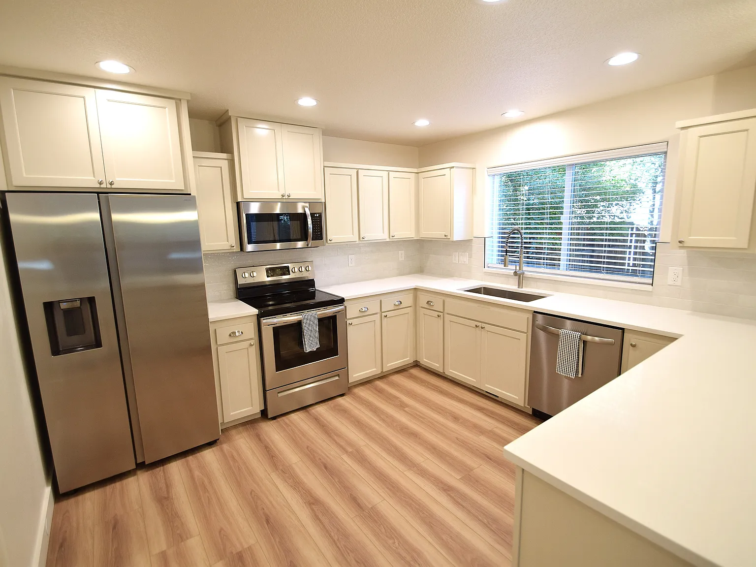3 bed, 2.5 bath, 1517 sqft, $2,850 — Photo 3
