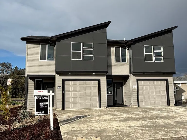 300 Seven Oaks Ln — Photo 8