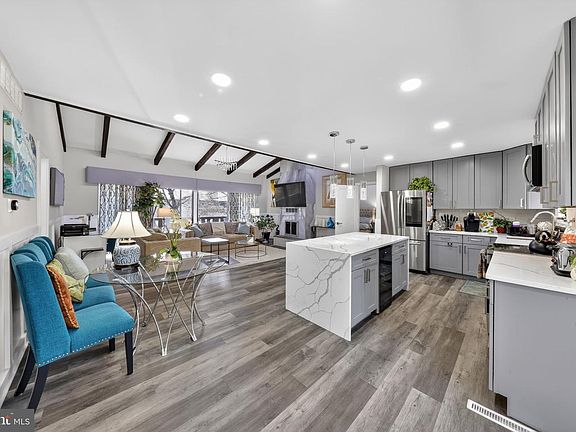 3rd image of 2303 Riddle Ave