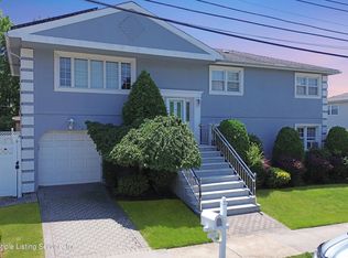 988 Edgegrove Ave, Staten Island, NY 10309