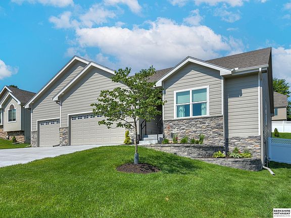 2nd image of 714 Castle Pine Dr