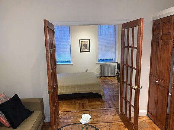 3rd image of 405 E 61st St APT 1C