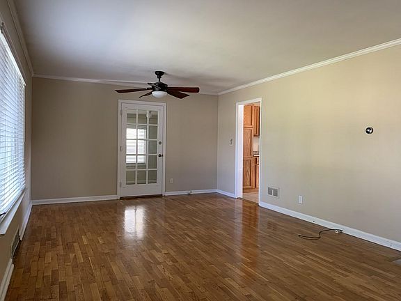 3rd image of 419 W Saginaw St