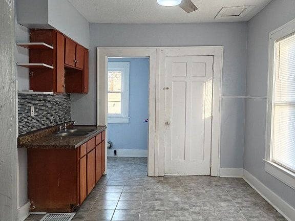 5th image of 58 Hallwood Ave