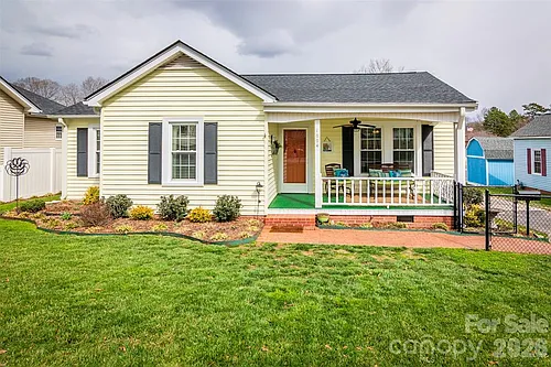 1004 Valley St Photo 1
