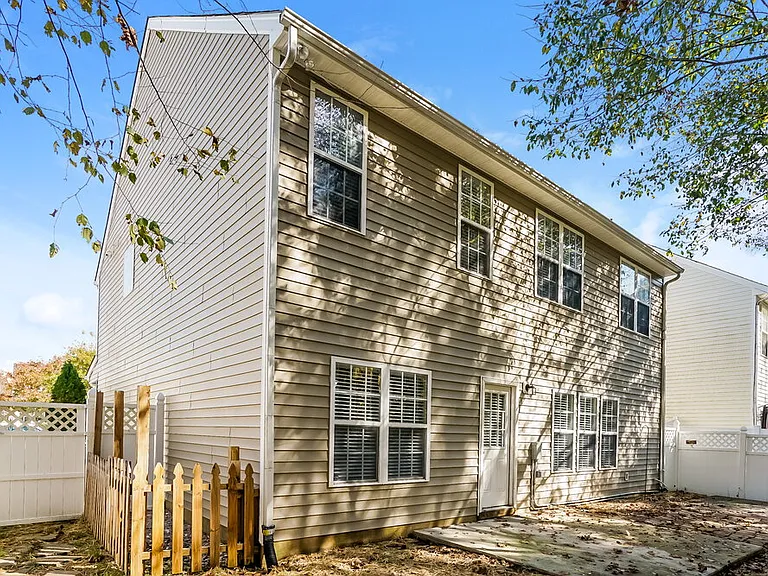 8039 Marsh Hollow Dr — Photo 17