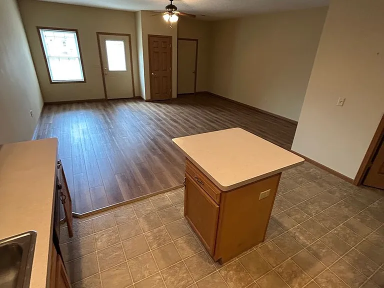 1011 Laurel Tree Ct #B — Photo 3