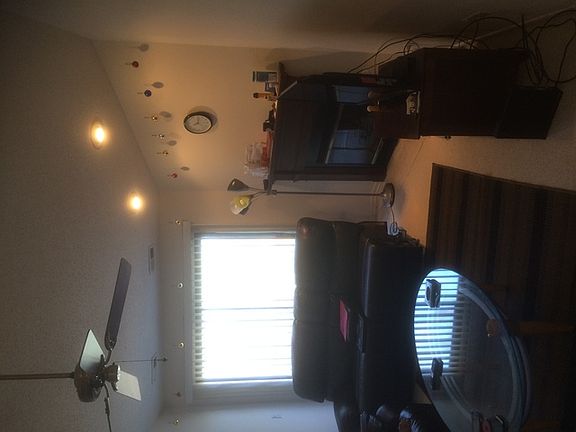 5th image of 686 Catherine Ct