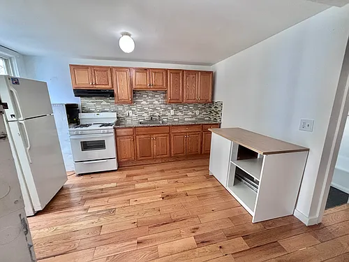 509 Medford St Photo 1