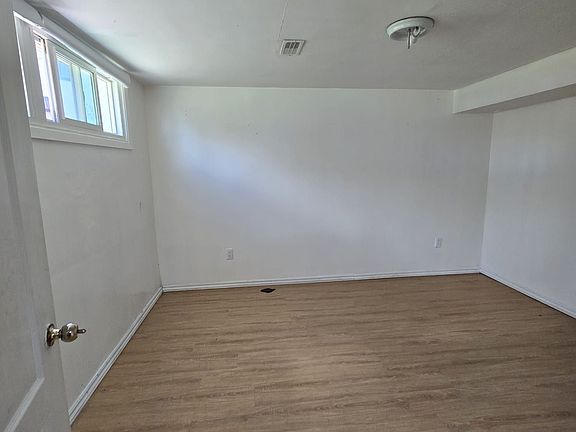 5th image of 61 Hardwick Ct #Basement