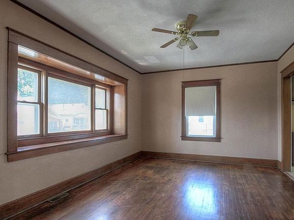 5th image of 1920 Park Dr
