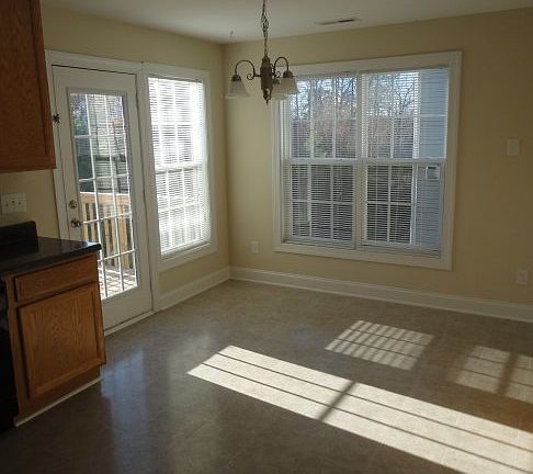 Large Eat-In Kitchen