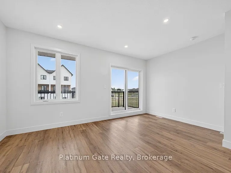 1595 Capri Cres #34 — Photo 8