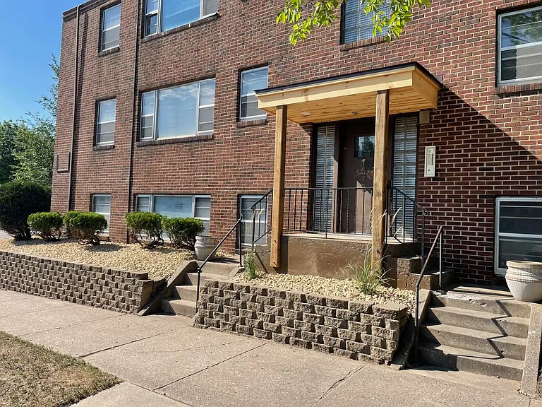 1573 Hartford Ave — Photo 14