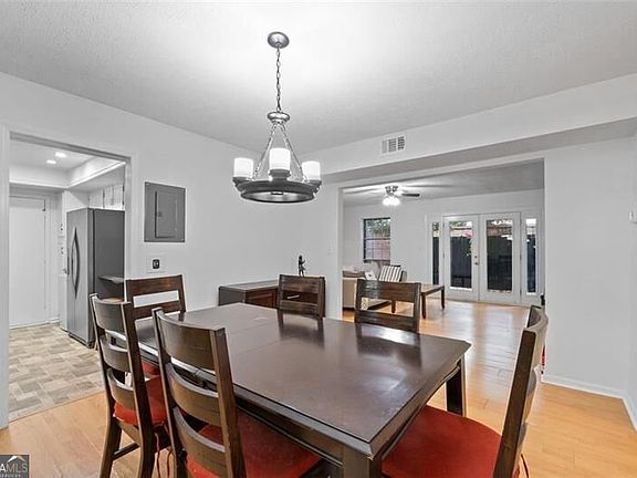 3rd image of 6851 Roswell Rd Unit D28