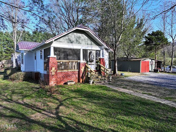 3rd image of 740 Fishpond Rd