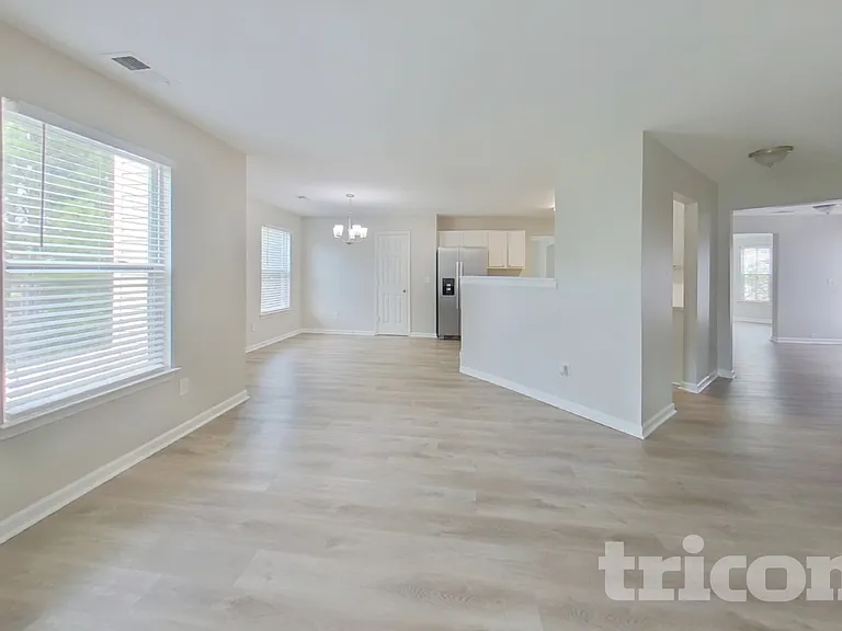135 Belmont Ter — Photo 2
