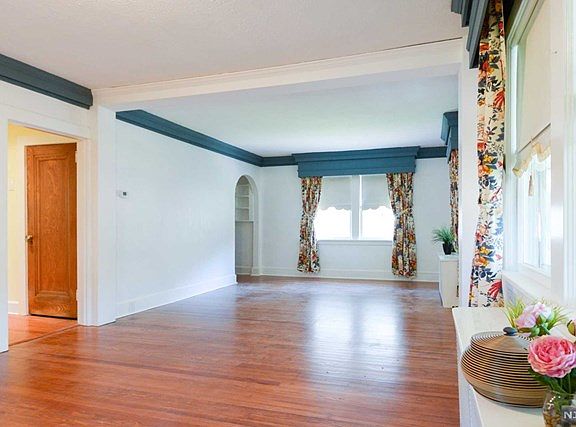 4th image of 382 Lehigh St