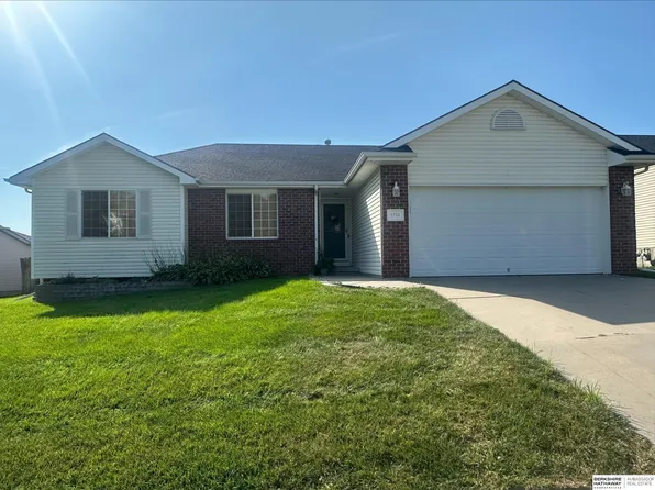 1733 Frisco Dr, Lincoln, NE 68521