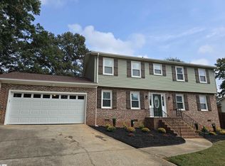 2 Barrett Ct, Mauldin, SC 29662