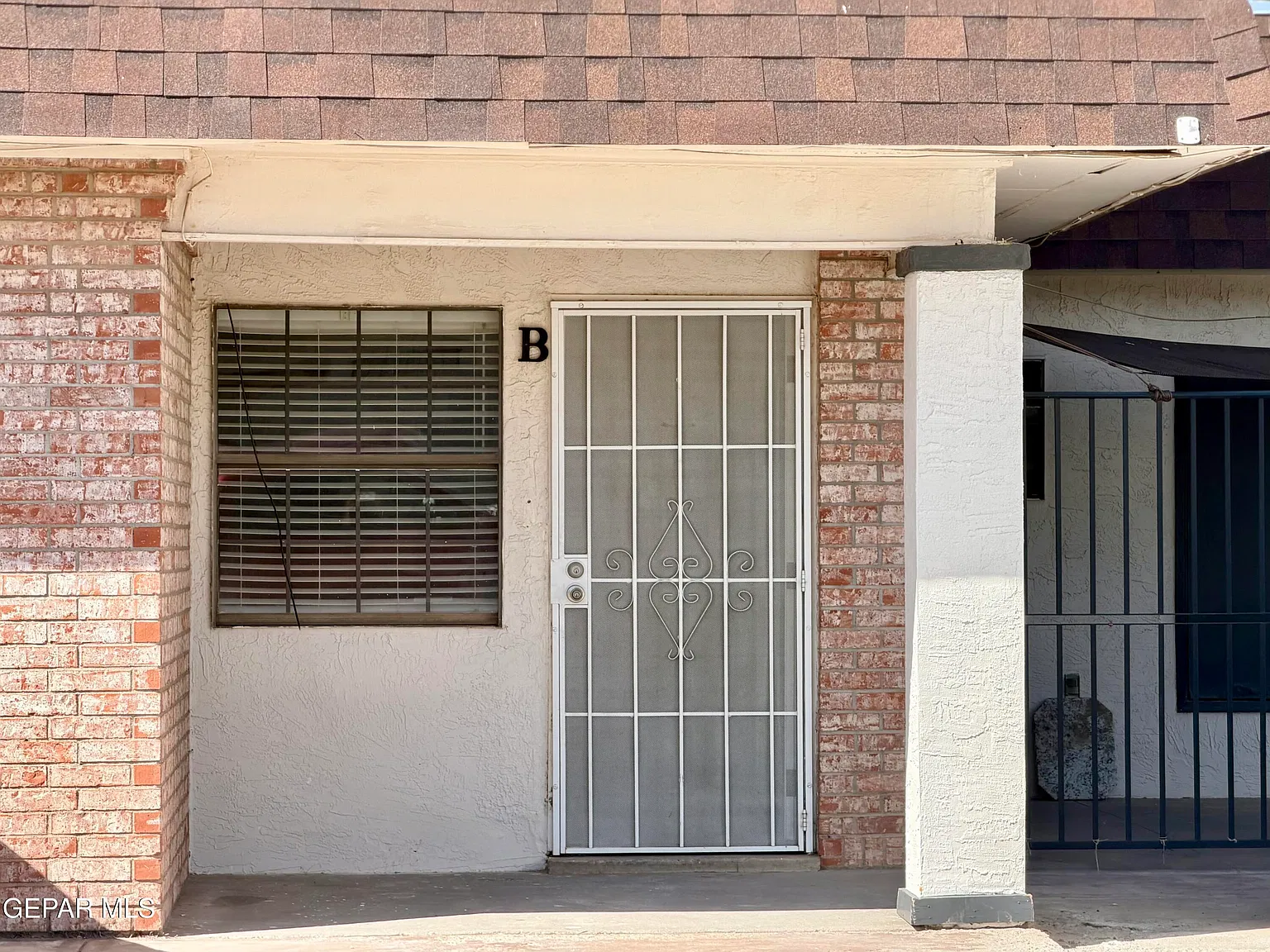 2 bed, 1.5 bath, 1204 sqft, $1,200 — Photo 1