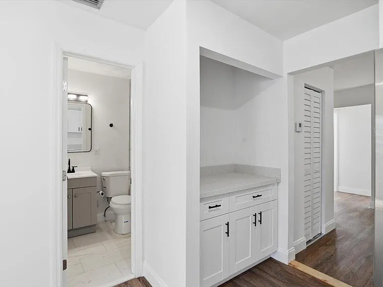 270 SW 10th Ave #1 — Photo 13