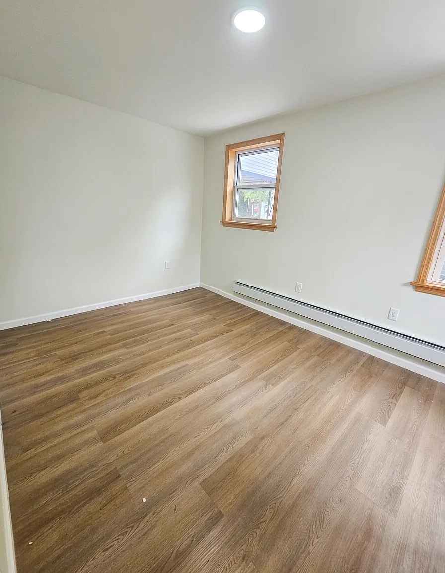 3 bed, 900 sqft, $3,200 — Photo 4