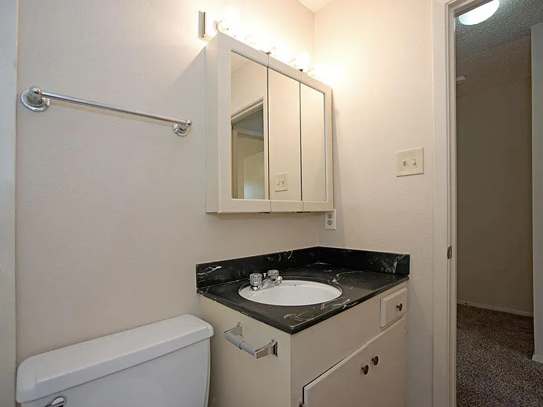 114 E Amherst Dr #A — Photo 8