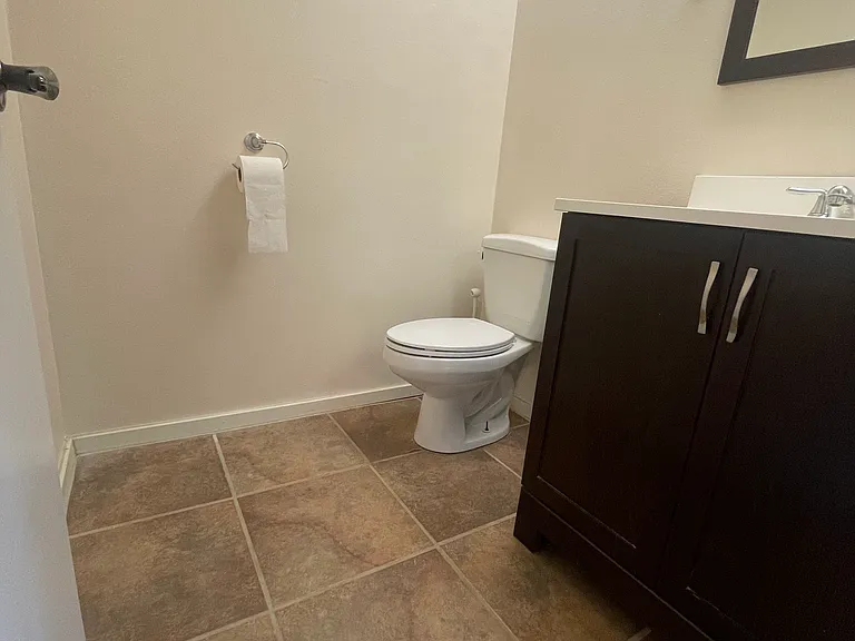 650 SW Meadow Dr #107 — Photo 9