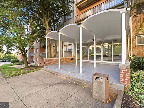 5801 Quantrell Ave APT 209, Alexandria, VA 22312