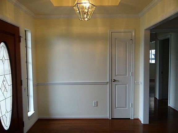 4th image of 1705 Davison Ct