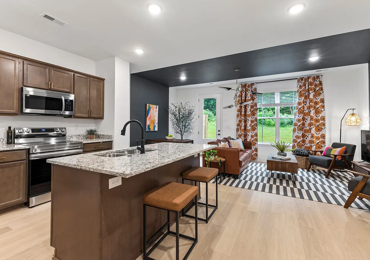 Modern Townhome at Chapman Trace! — Photo 3