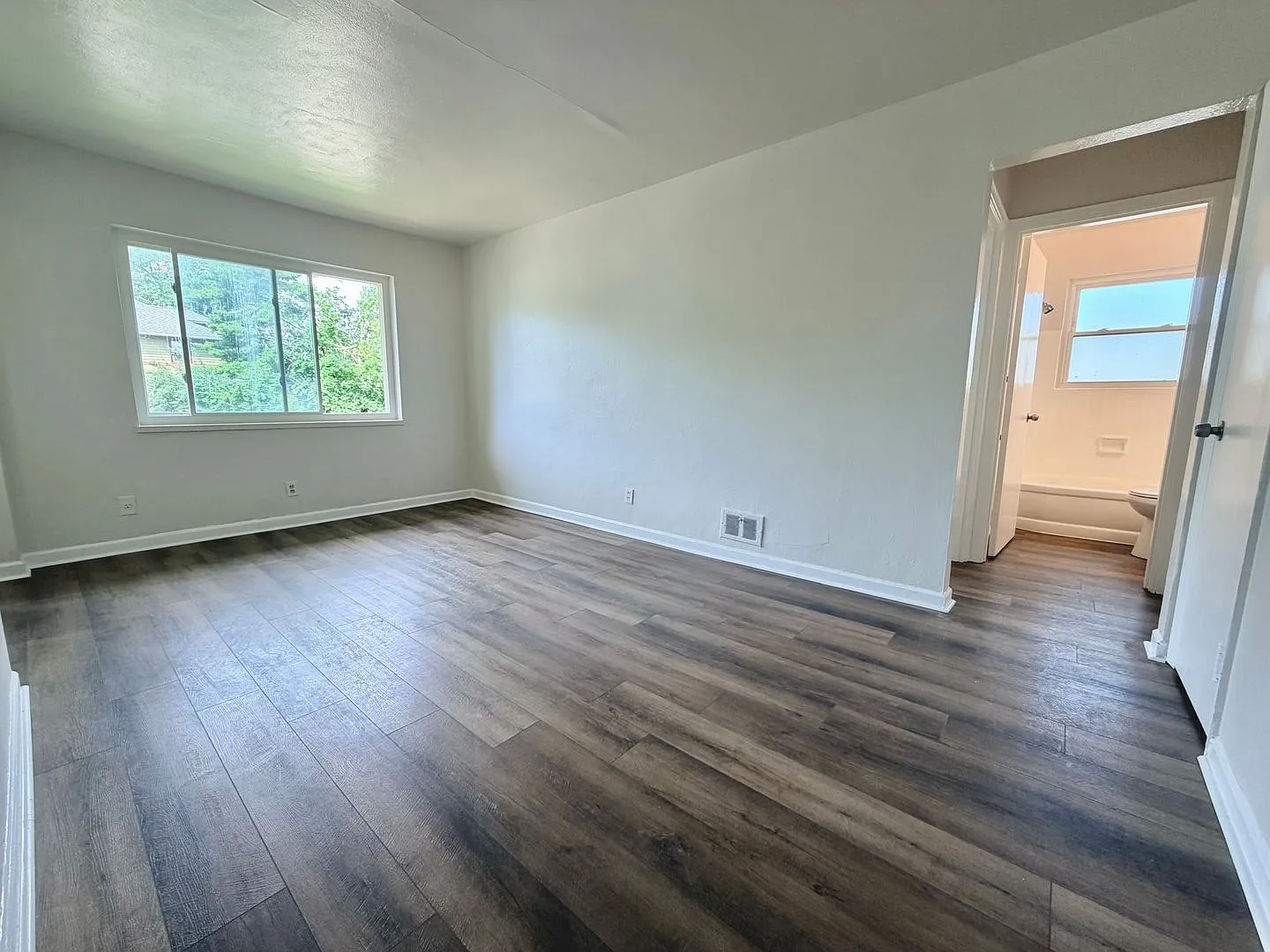 1 bed, 1.0 bath, $770 — Photo 2