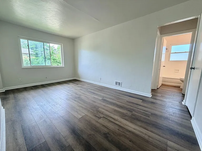 2616 Newport Ave #7 — Photo 2