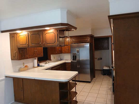 4th image of 114 S Jane Ln