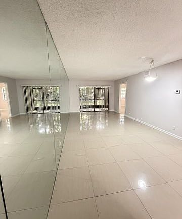 4th image of 301 Norwood Ter