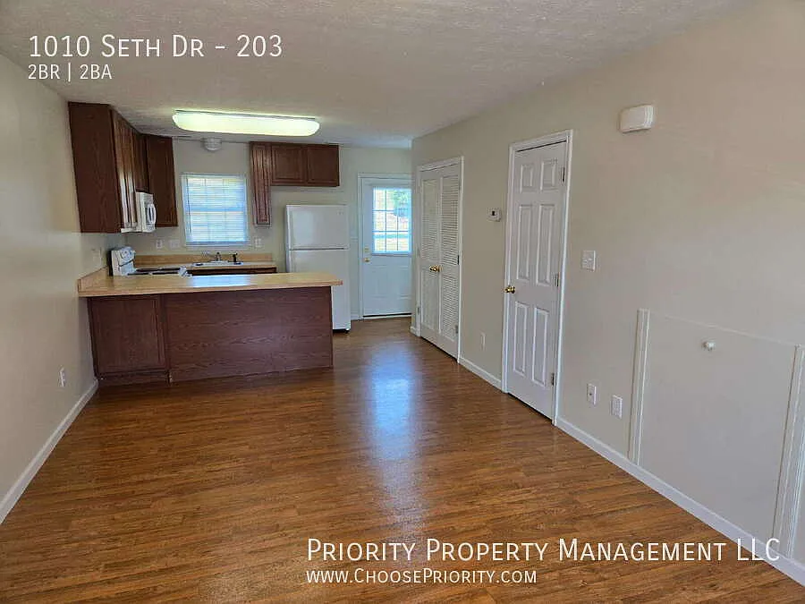 Building Photo - 1010 Seth Dr #203