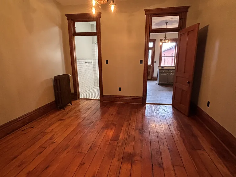 224 1/2 W Madison St #1 — Photo 9