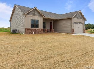 922 Seneca Dr, Waterloo, IL 62298