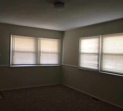 4th image of 3255 N Roseway Dr