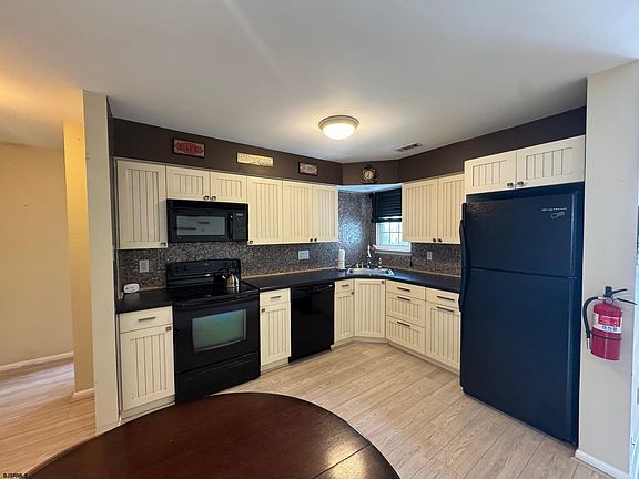 2nd image of 232 London Ct #232
