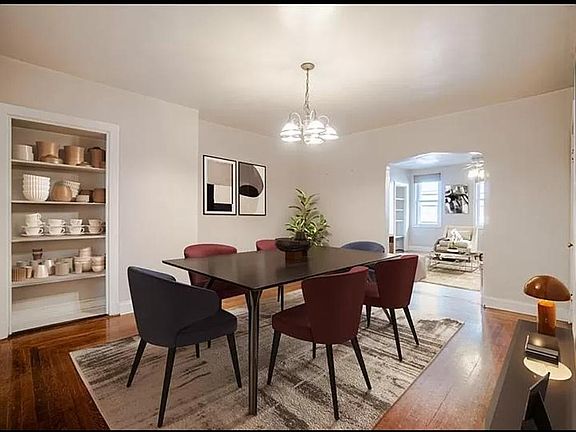 Dining room between kitchen and front room