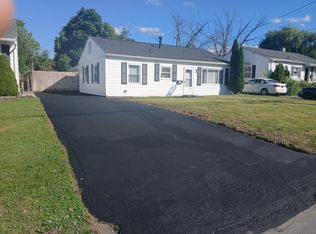 116 Swansea Dr, Syracuse, NY 13206
