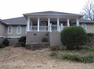 704 Catawba River Rd, Great Falls, SC 29055