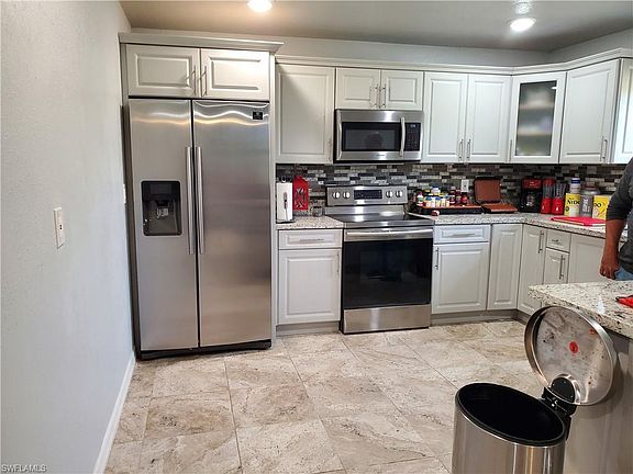 5th image of 250 N Trebol St