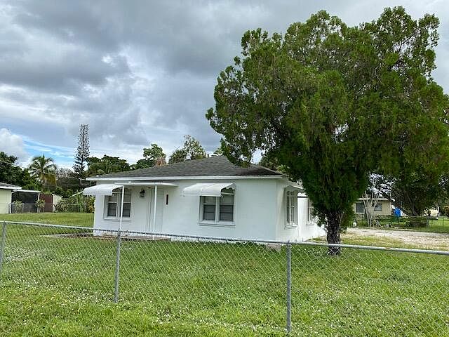 1st image of 200 Neva Dr