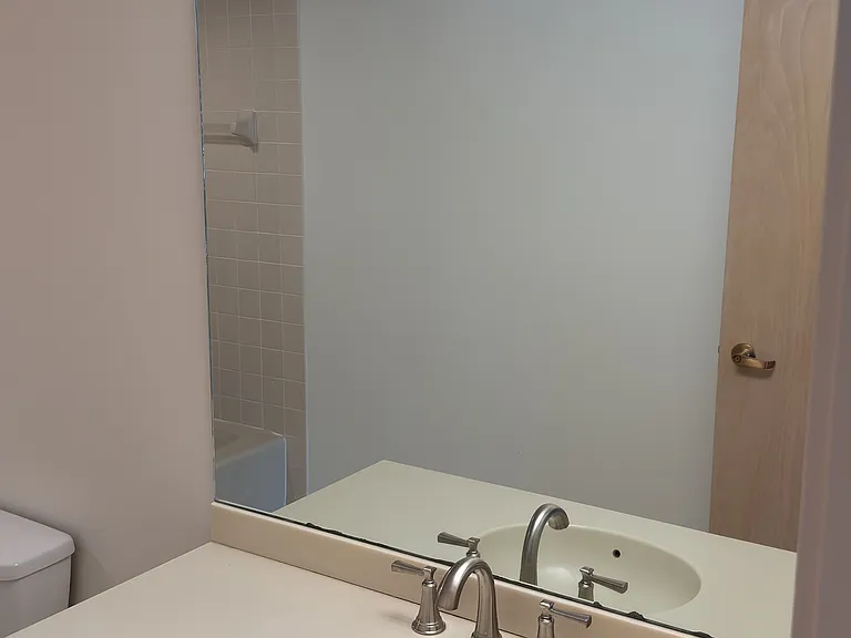 Chelsea Condos — Photo 51